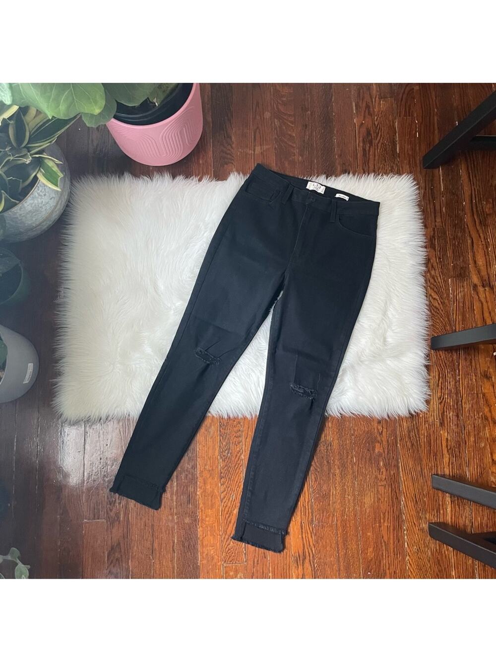 L.T.J. Verona Distressed Jeans Frayed Black